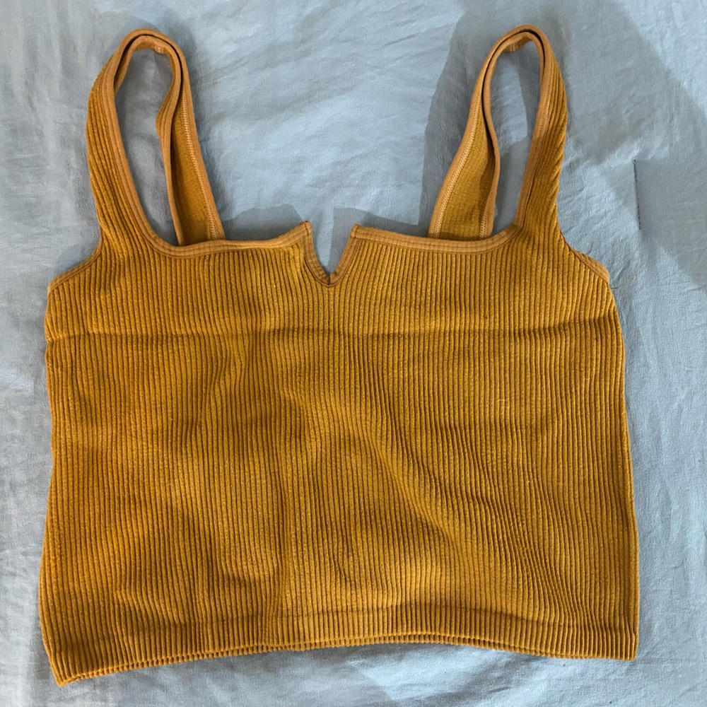 Ribbed, stretchy cropped tank top. One size. Fits XS-M.